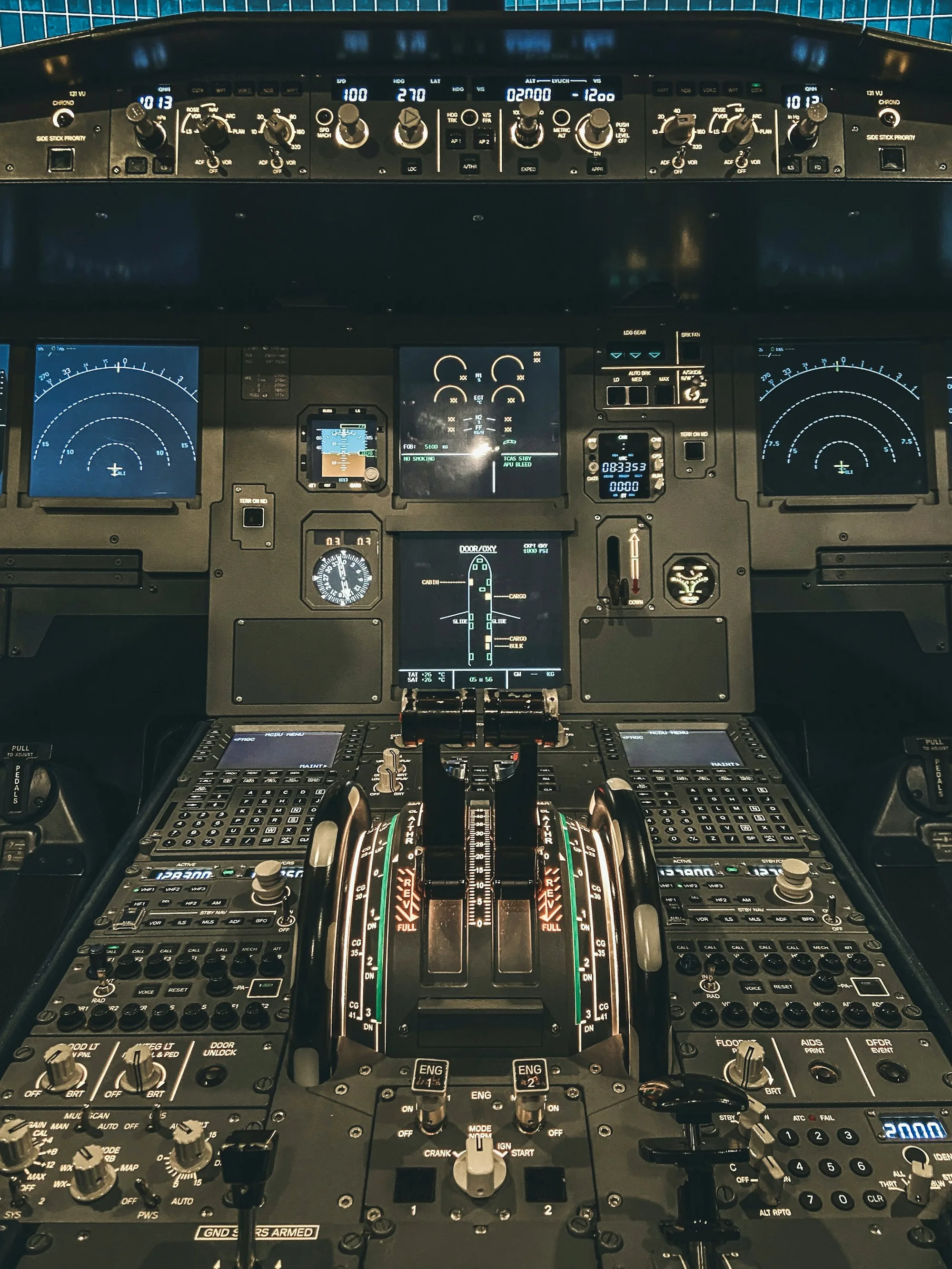 Commercial aircraft flight simulator arranged for professional training